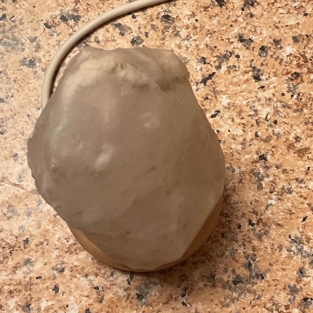 Himalayan Salt Lamp (Small) - Picture 10 of 11